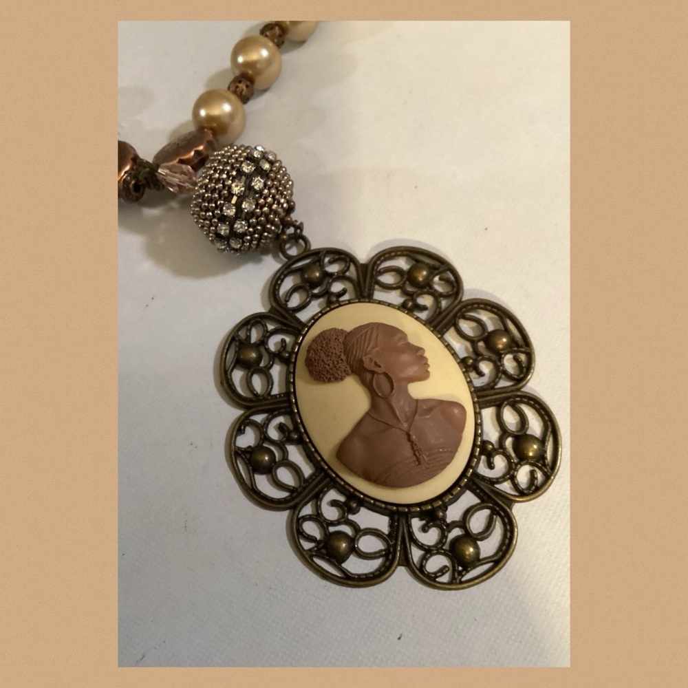 Brown and tan lady cameo necklace.